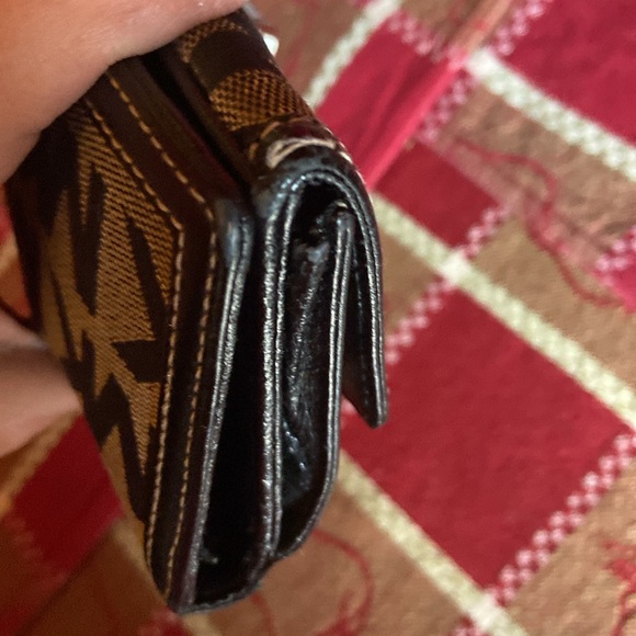 Vintage Michael Kors wallet four pocket  buckle snap - Picture 11 of 15